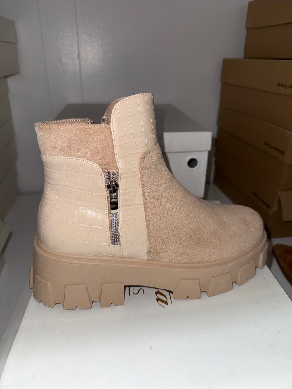 Mata Shoes Beige Mixed-Material Lug Sole Ankle Boot
